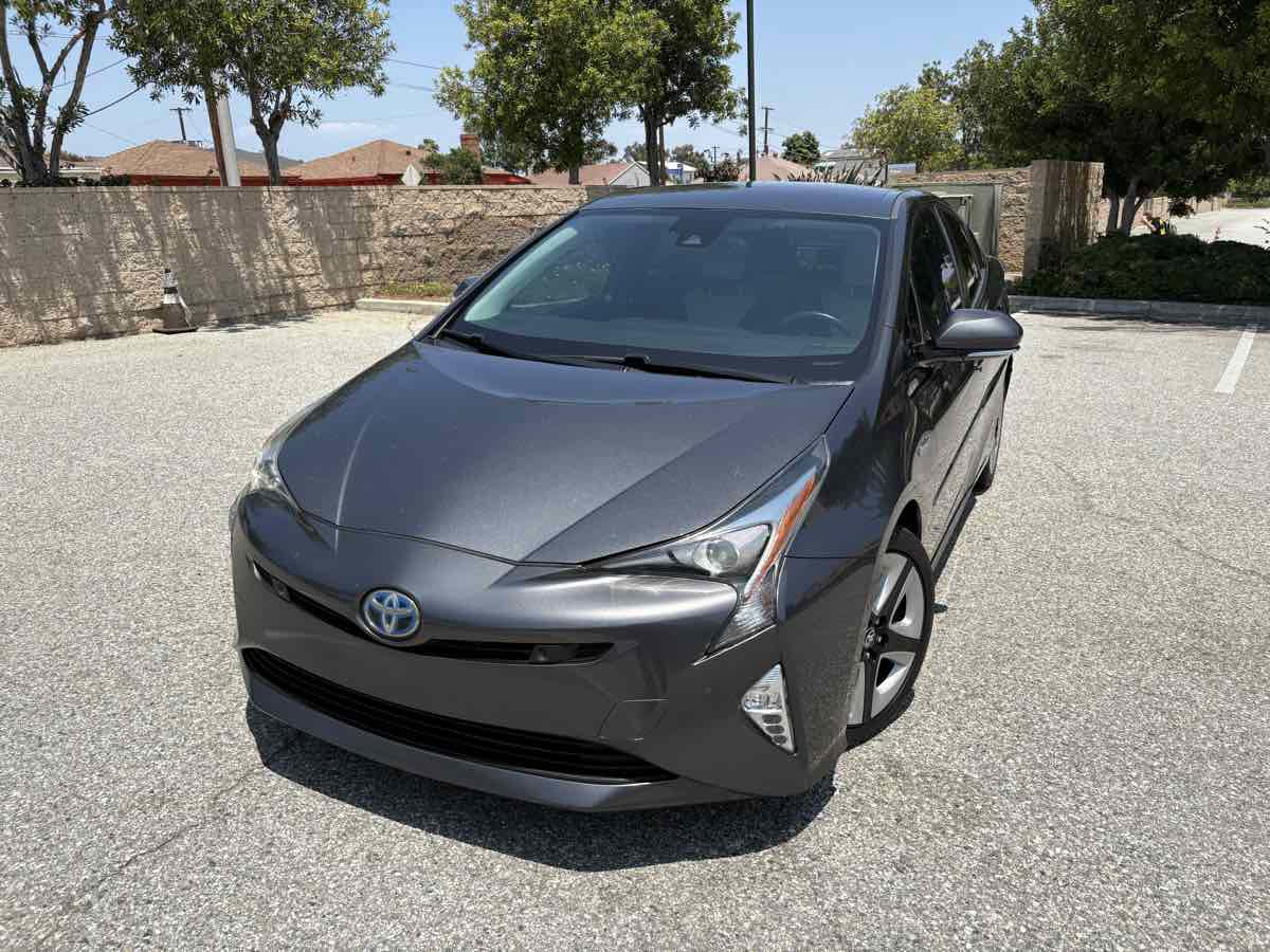 Used 2017 Toyota Prius Four Touring image 4