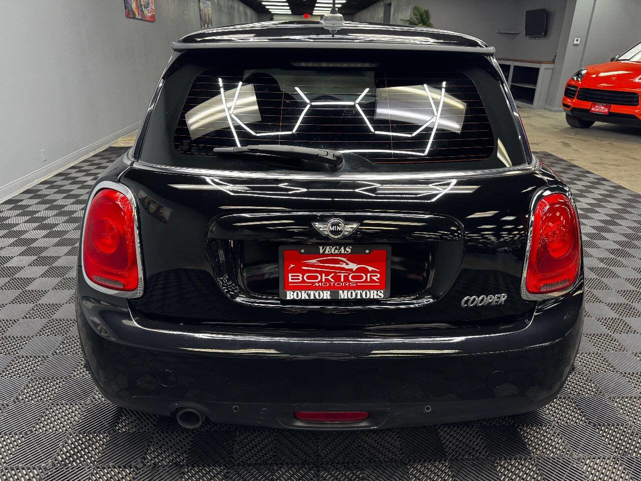 Used 2018 MINI Cooper 2-Door Hardtop w/ Signature Line Package image 10