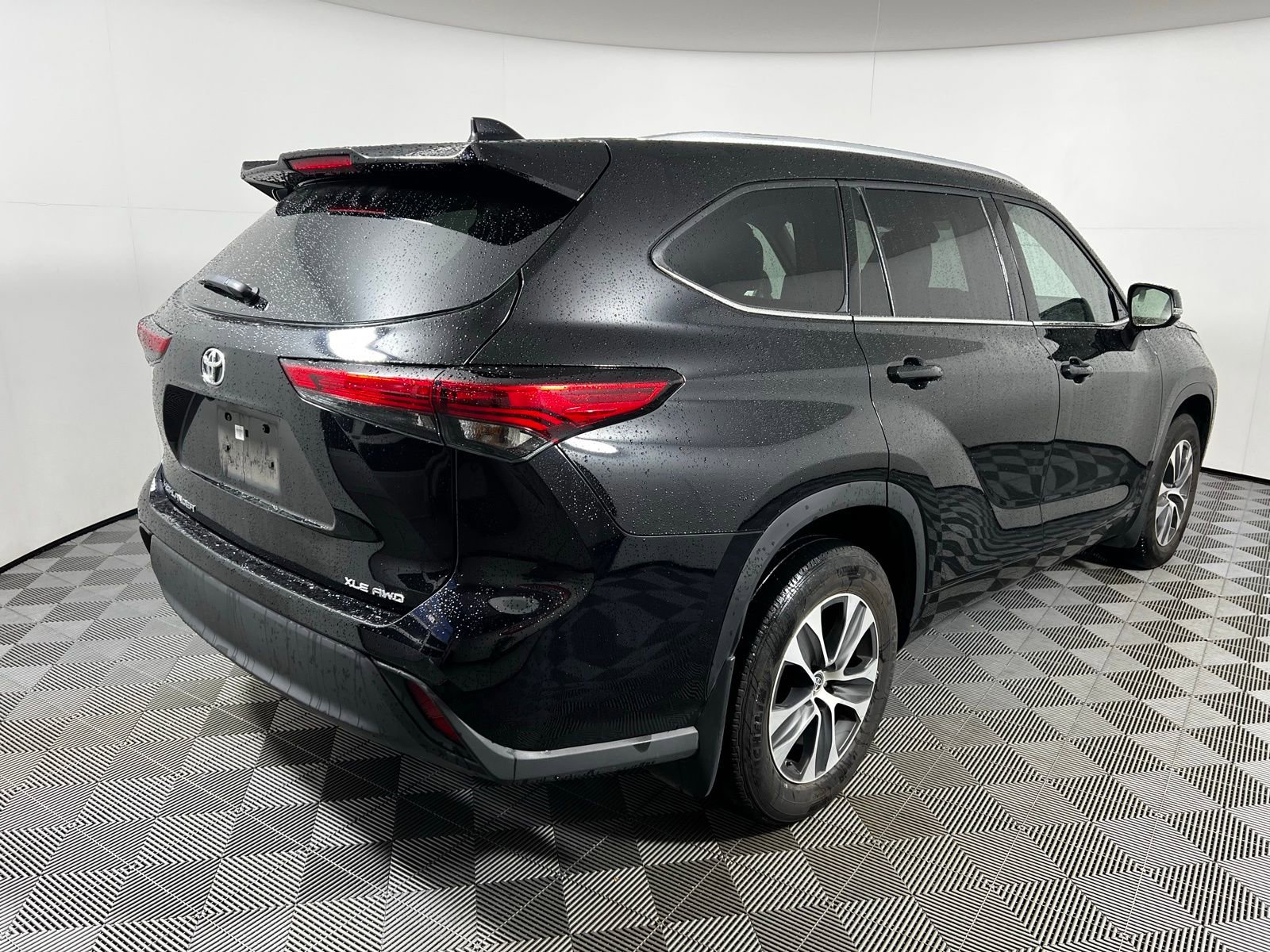 Certified 2022 Toyota Highlander XLE image 5