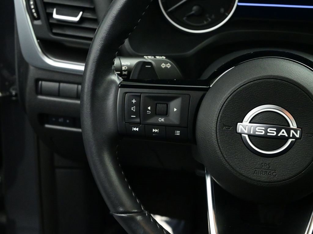 Used 2023 Nissan Rogue SV w/ SV Premium B Package image 4