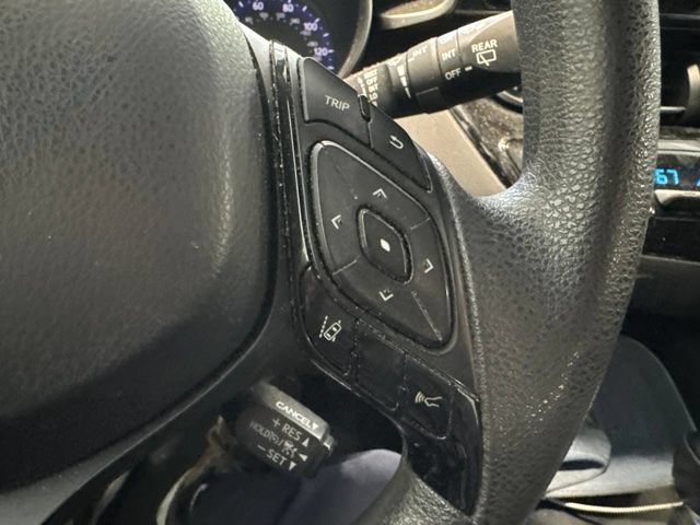 Used 2019 Toyota C-HR LE FWD image 4