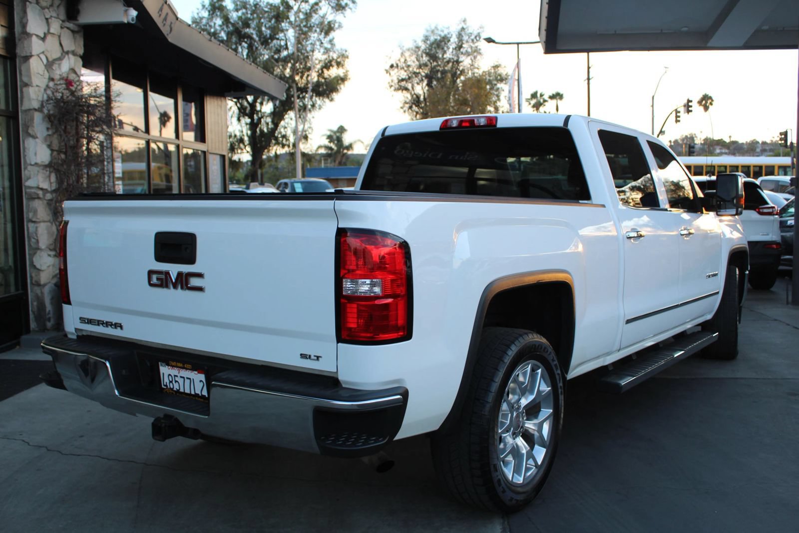 Used 2015 GMC Sierra 1500 SLT w/ SLT Crew Cab Value Package RWD image 5