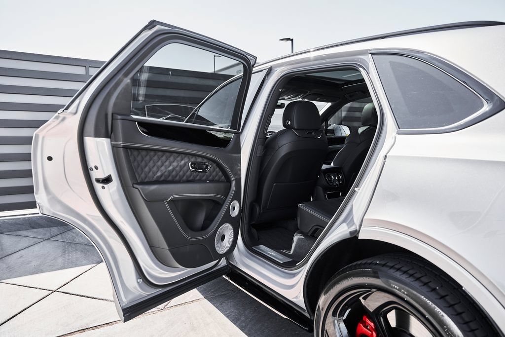 Used 2025 Bentley Bentayga AWD/4WD image 28