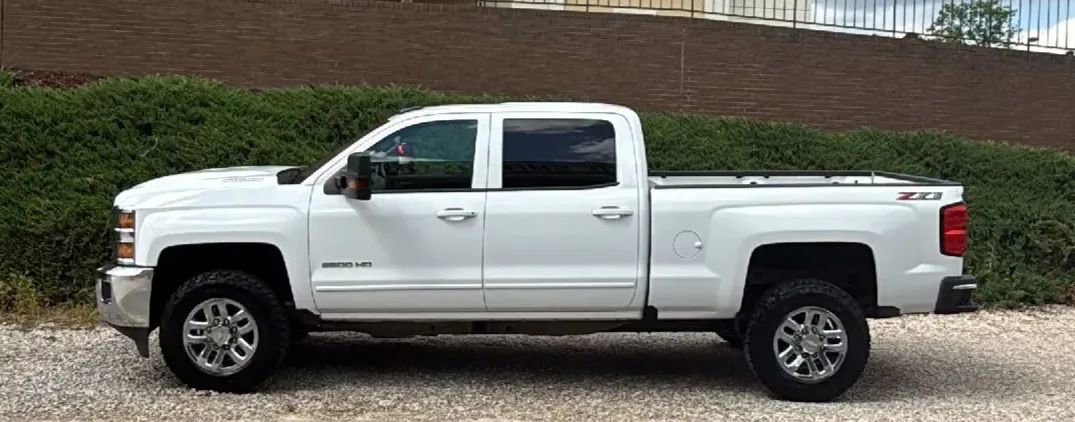 Used 2019 Chevrolet Silverado 2500 LT AWD/4WD image 2