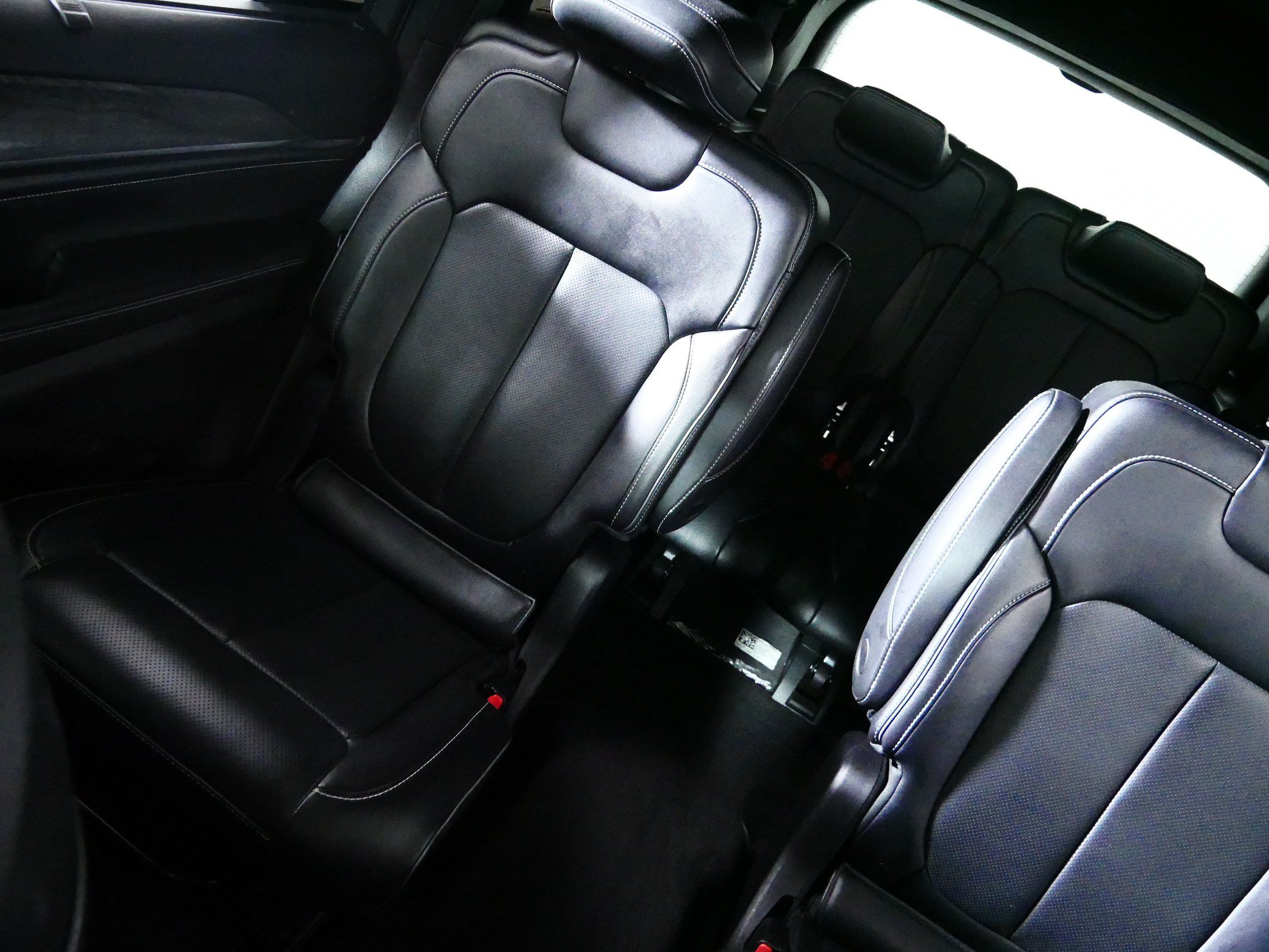 Used 2021 Jeep Grand Cherokee L Overland w/ Advanced Protech Group III AWD/4WD image 12