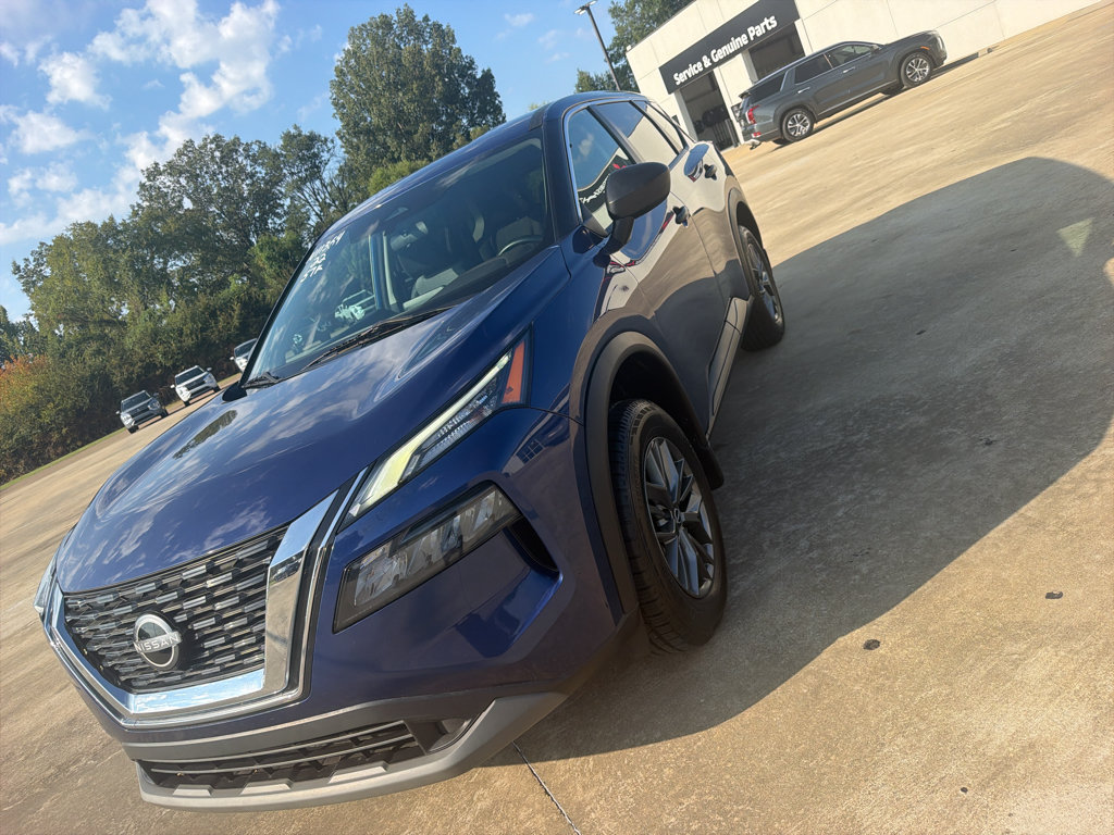 Used 2022 Nissan Rogue S AWD/4WD image 3