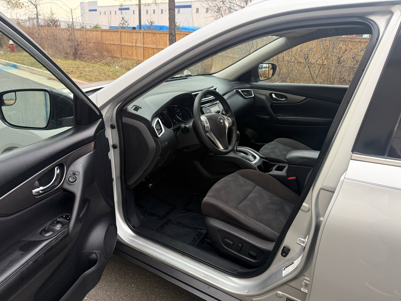 Used 2016 Nissan Rogue SV image 12