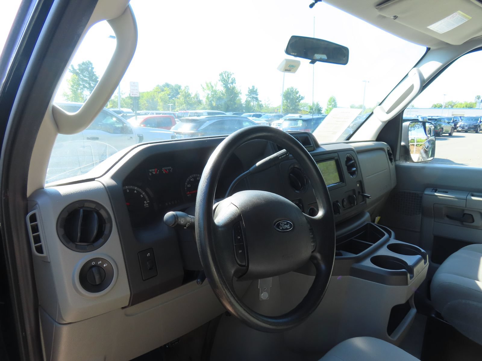 Used 2014 Ford E-350 and Econoline 350 XLT RWD image 12