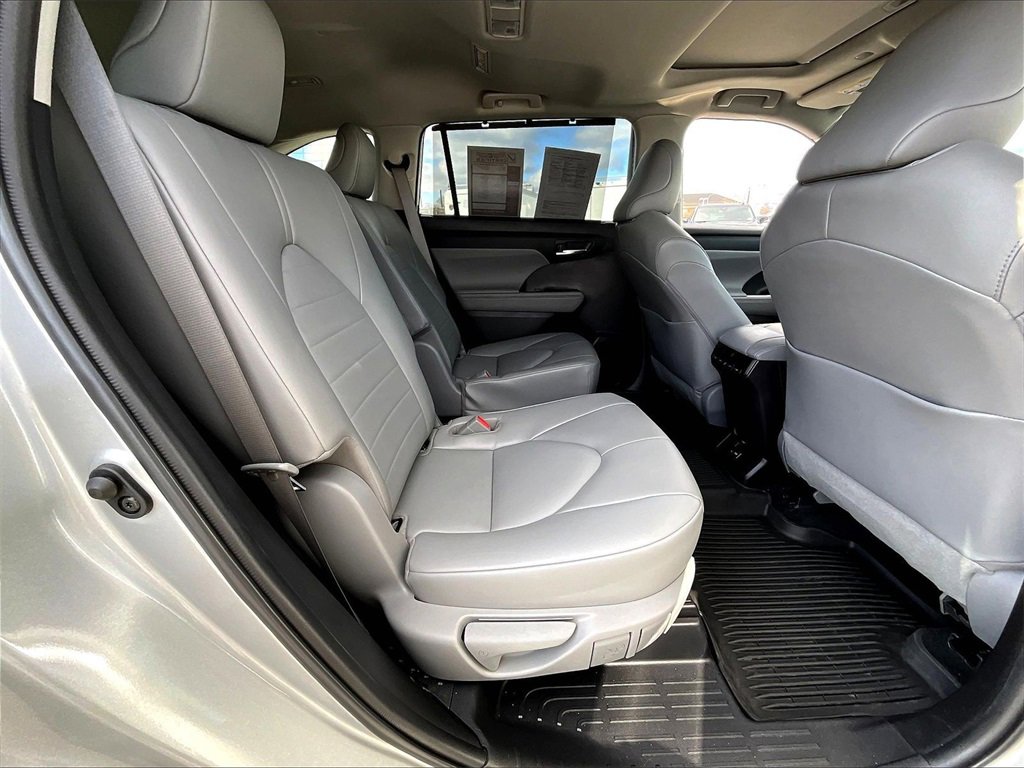 Used 2022 Toyota Highlander XLE image 15
