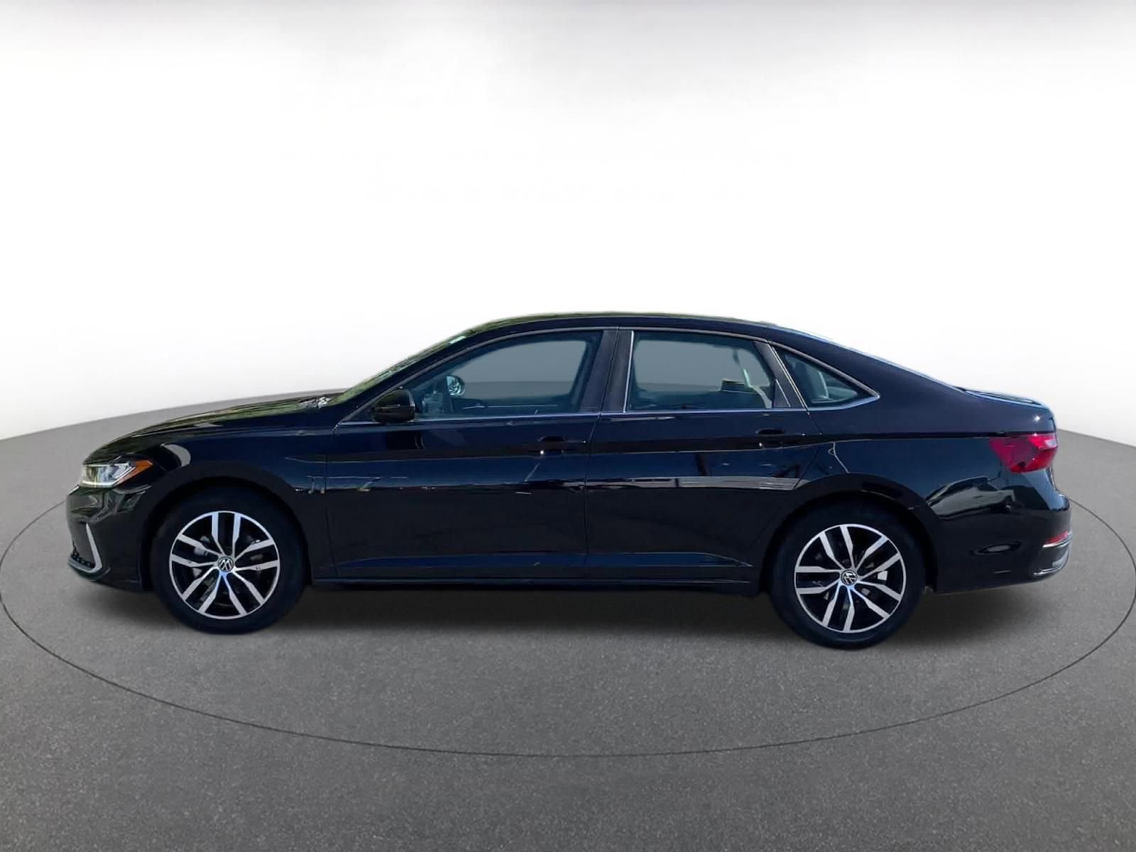 Used 2025 Volkswagen Jetta SE image 9
