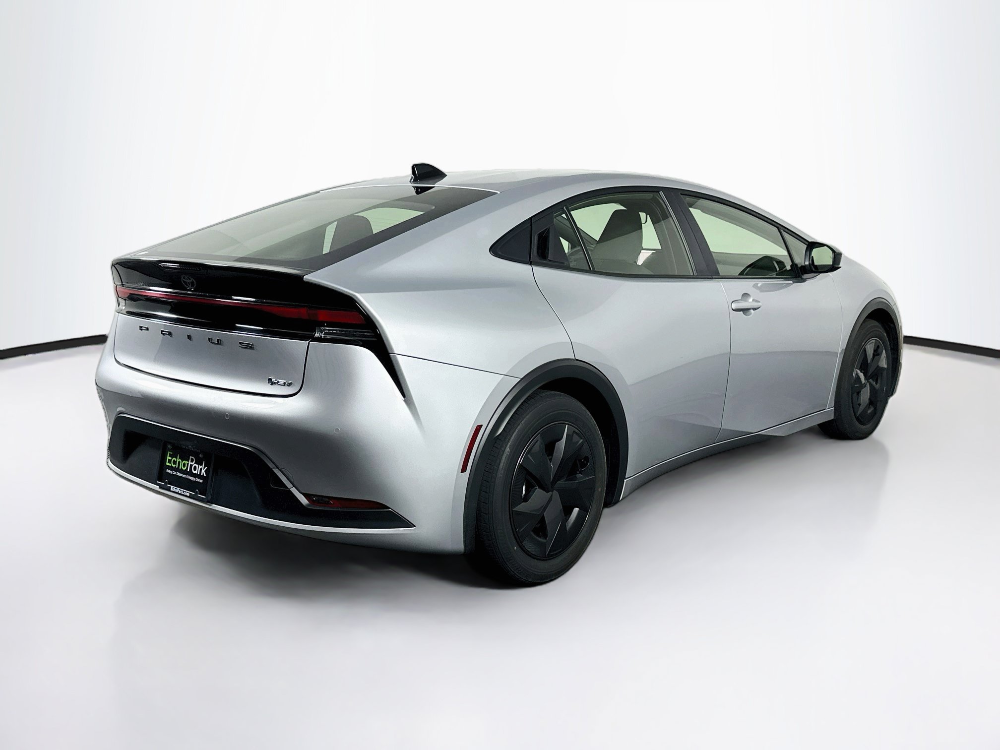 Used 2026 Toyota Prius LE FWD image 9