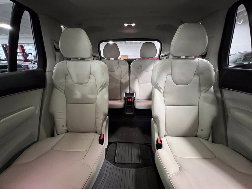 Used 2020 Volvo XC90 T6 Momentum w/ Protection Package Premier AWD/4WD image 16