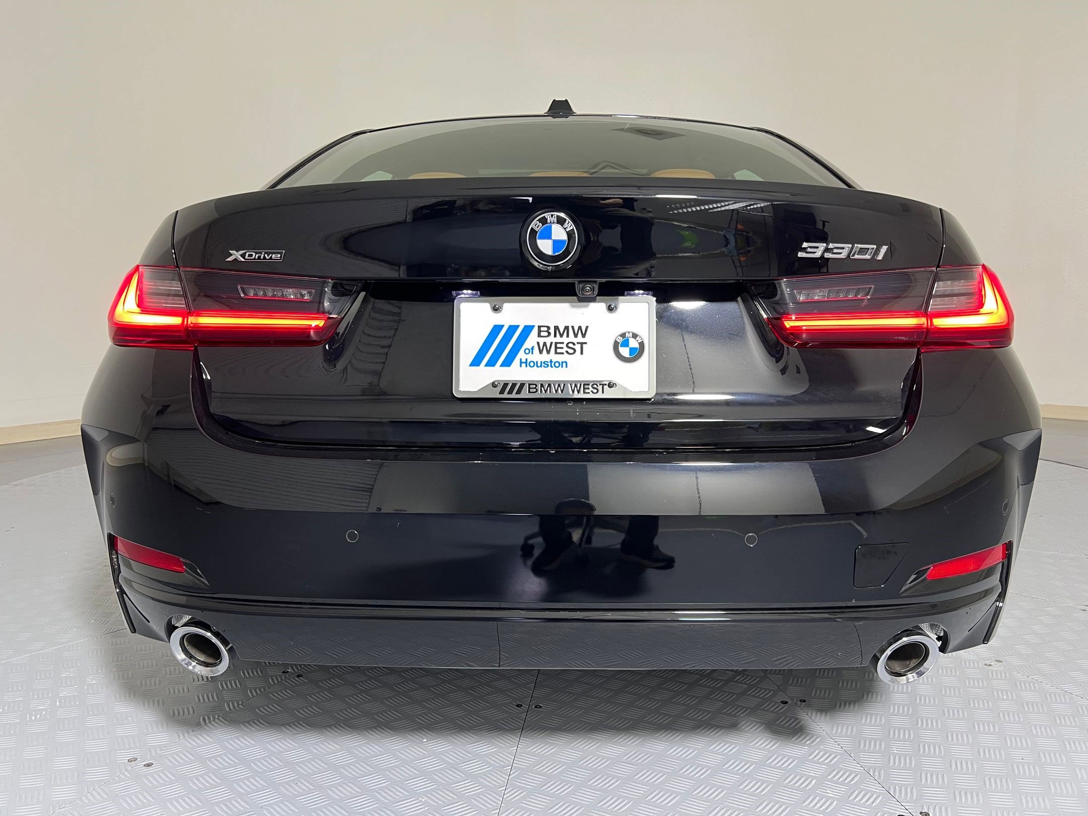New 2025 BMW 330i xDrive Sedan w/ Convenience Package AWD/4WD image 9