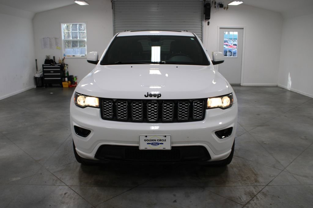 Used 2020 Jeep Grand Cherokee Altitude image 3