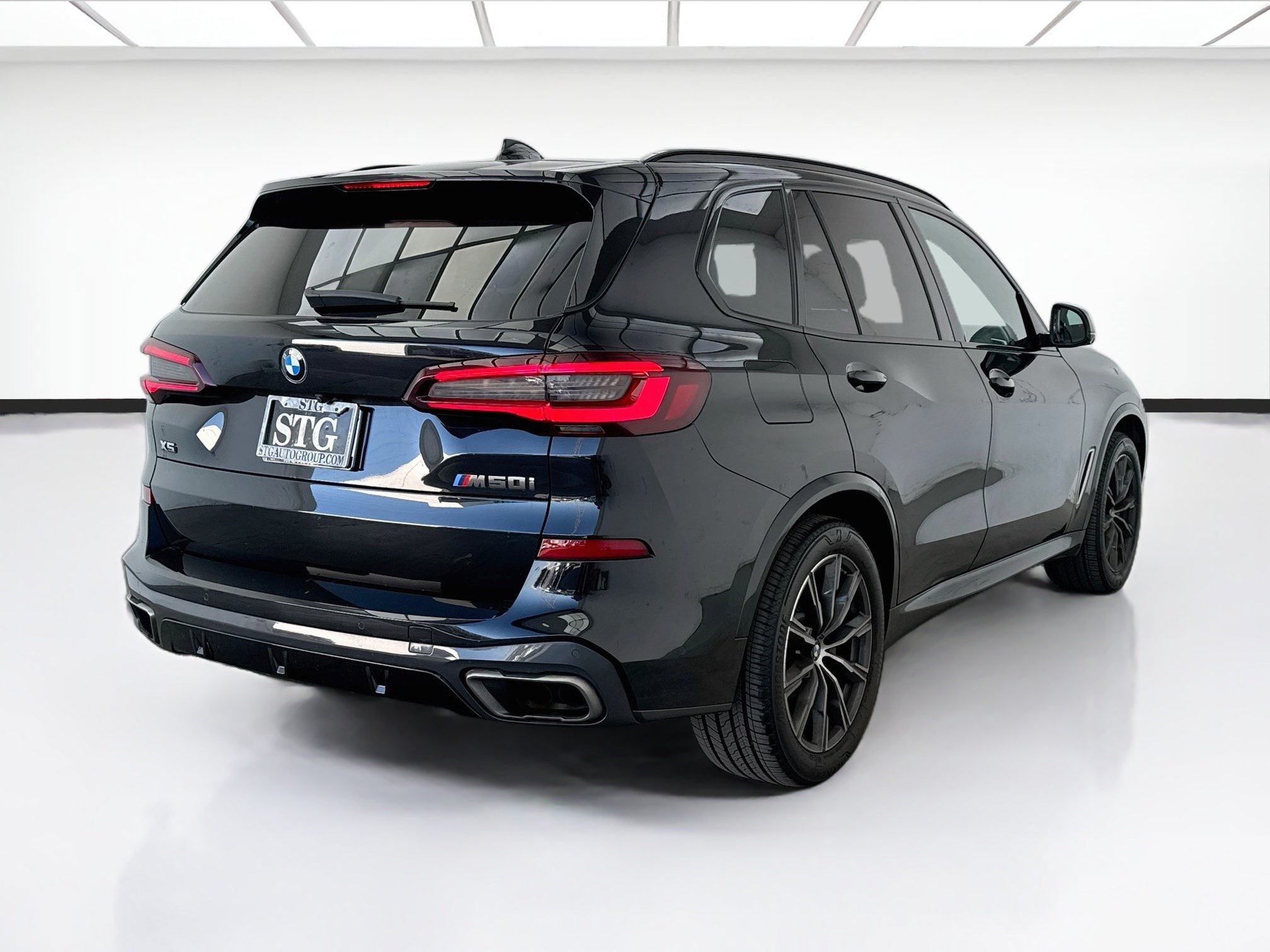 Used 2021 BMW X5 M50i w/ Premium Package AWD/4WD image 4