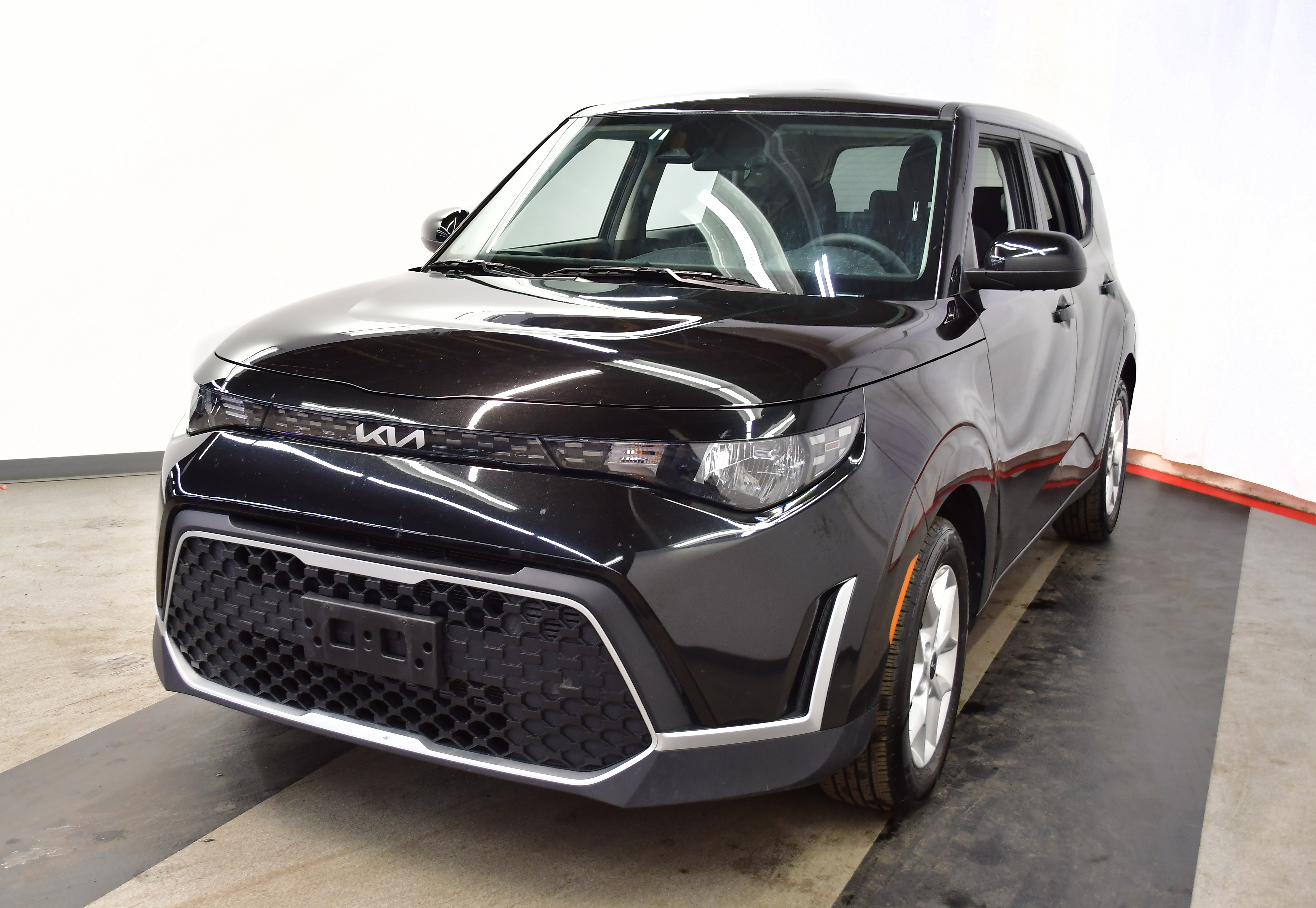 Used 2025 Kia Soul LX w/ LX Technology Package image 4