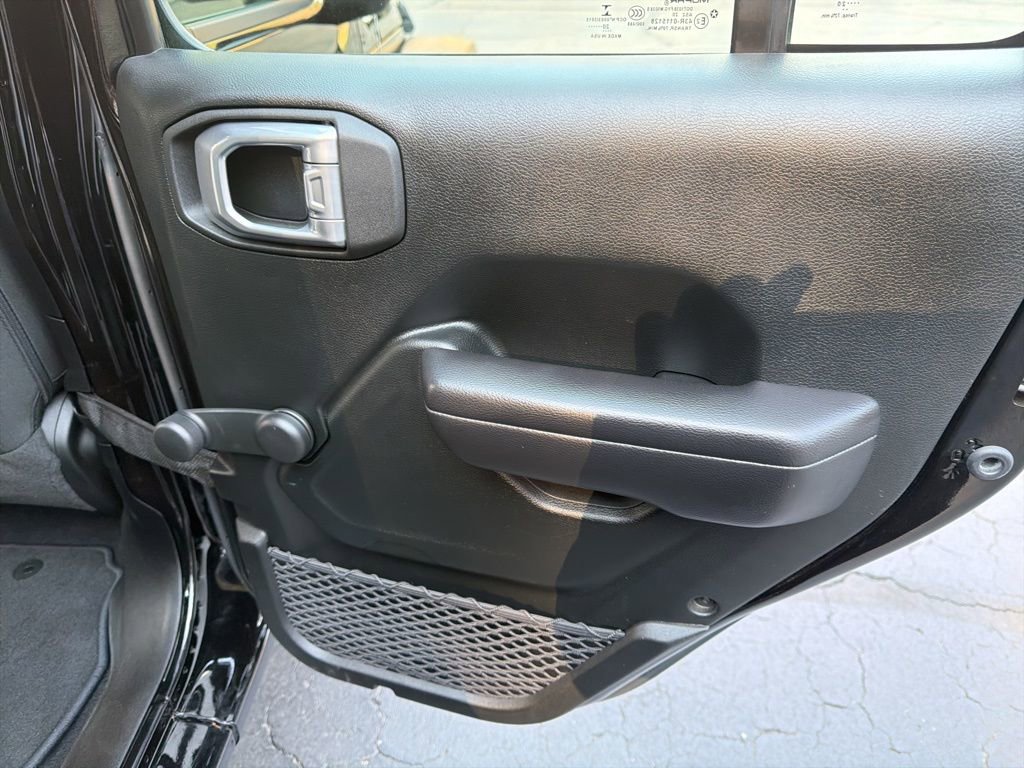 Used 2021 Jeep Gladiator Sport image 13