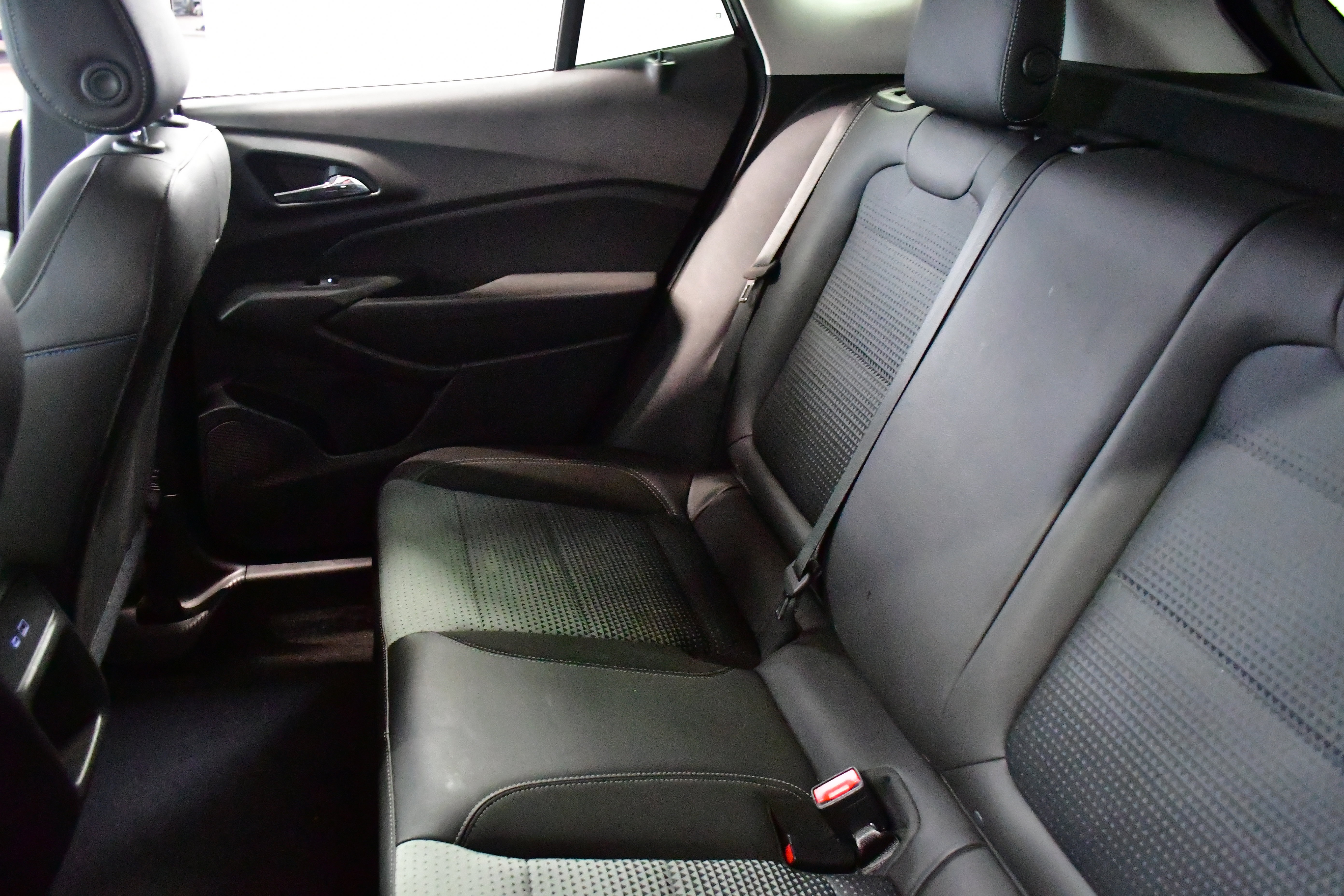 Used 2025 Chevrolet Trax LT image 11