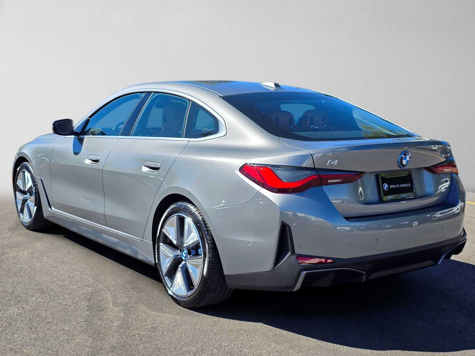 Used 2023 BMW i4 eDrive40 RWD image 5