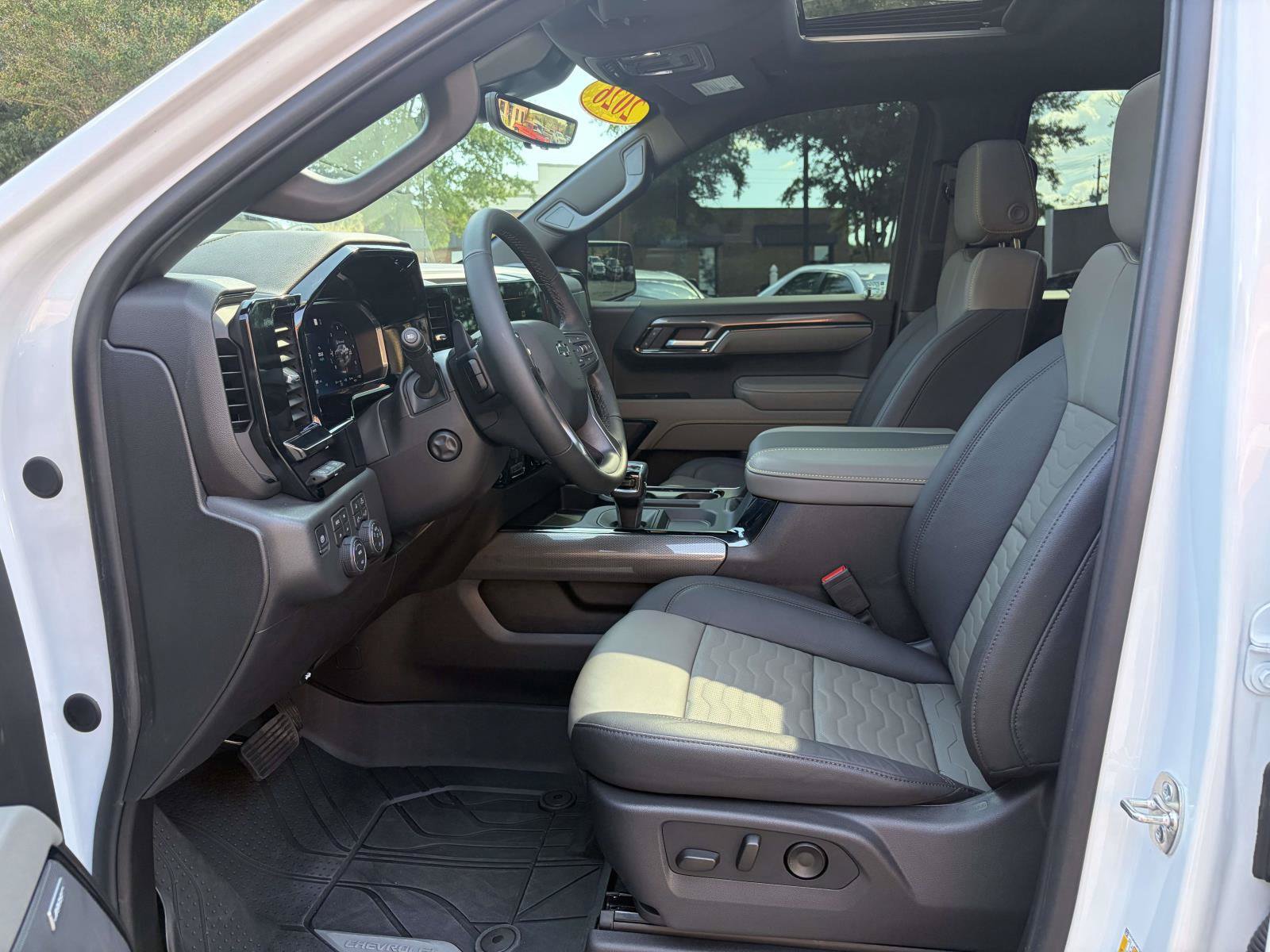 Used 2026 Chevrolet Silverado 1500 ZR2 w/ Dark Appearance Package AWD/4WD image 4