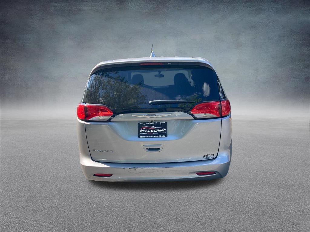 Used 2017 Chrysler Pacifica Touring FWD image 5