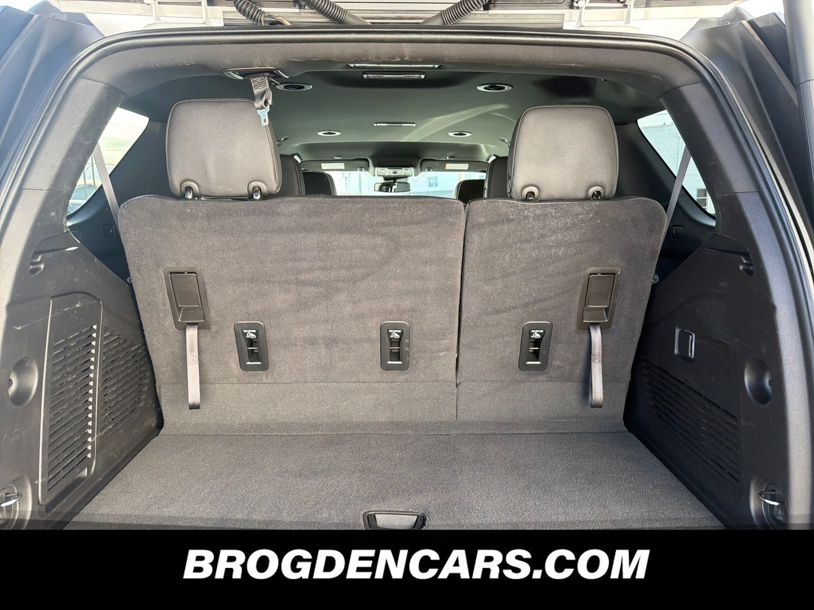 Used 2024 GMC Yukon SLT AWD/4WD image 9