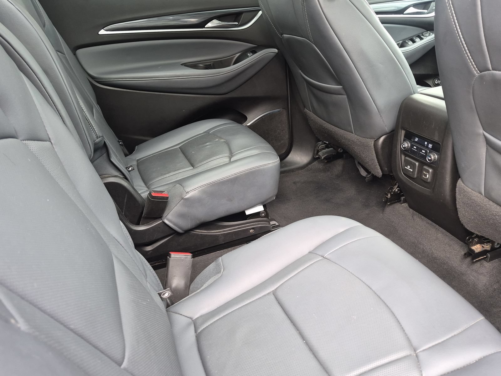 Used 2019 Buick Enclave Essence FWD image 21