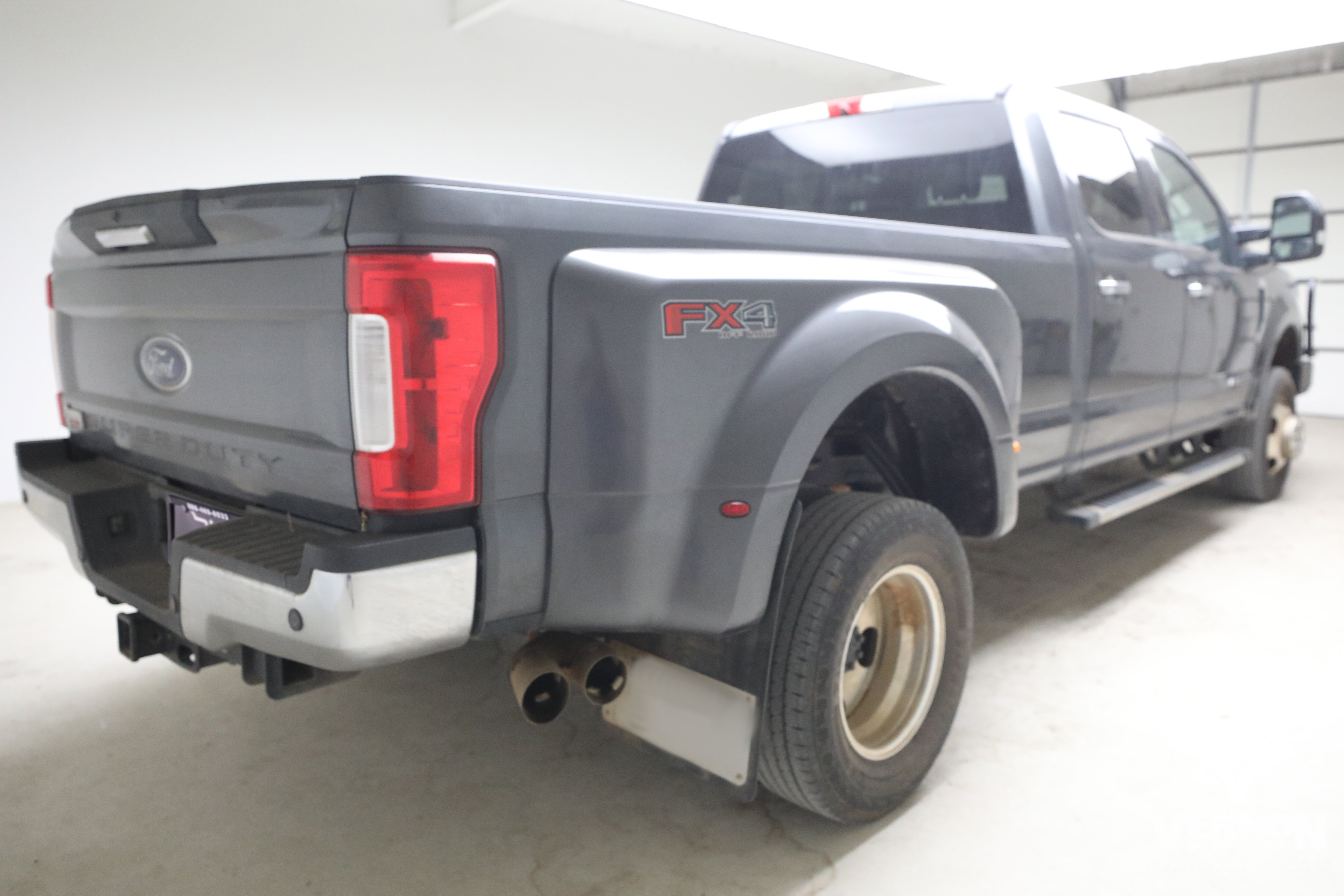 Used 2019 Ford F350 XLT w/ XLT Premium Package AWD/4WD image 4