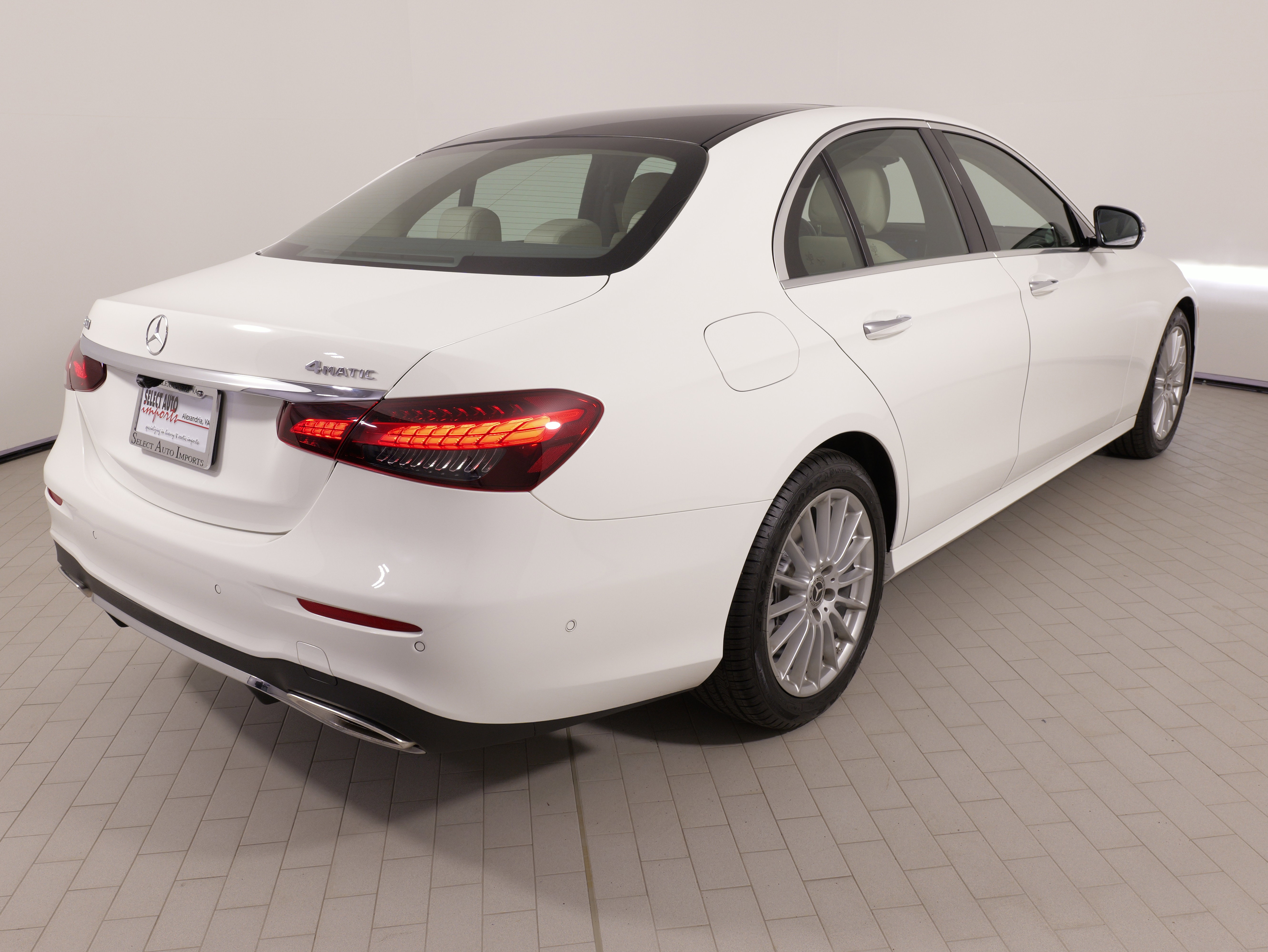 Used 2021 Mercedes-Benz E 350 4MATIC Sedan w/ Premium Package image 11