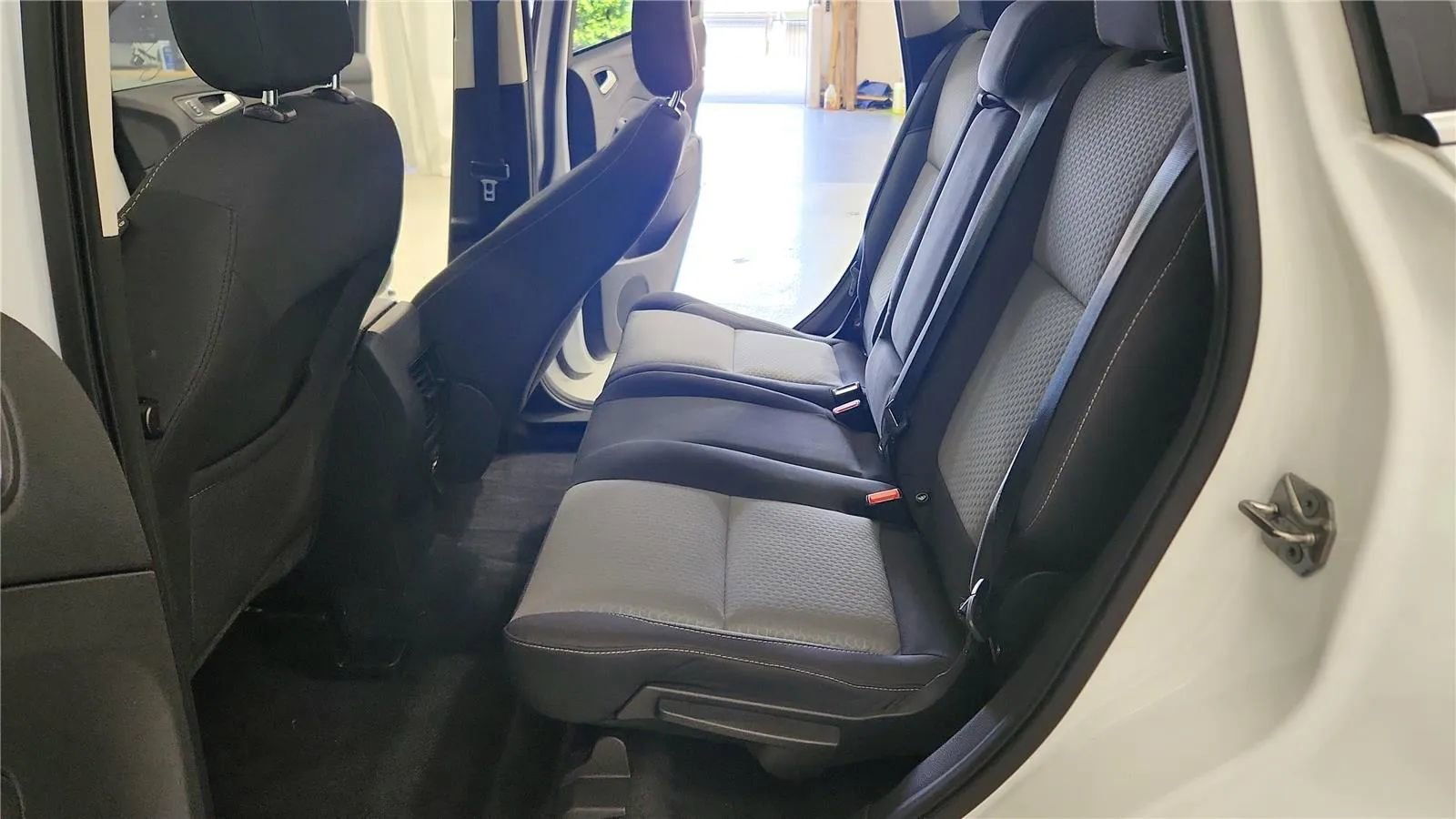 Used 2018 Ford Escape SE image 32