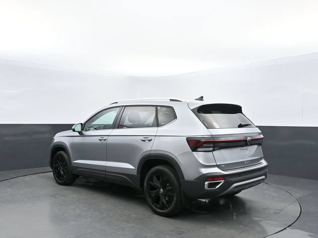 Used 2025 Volkswagen Taos SE FWD image 7