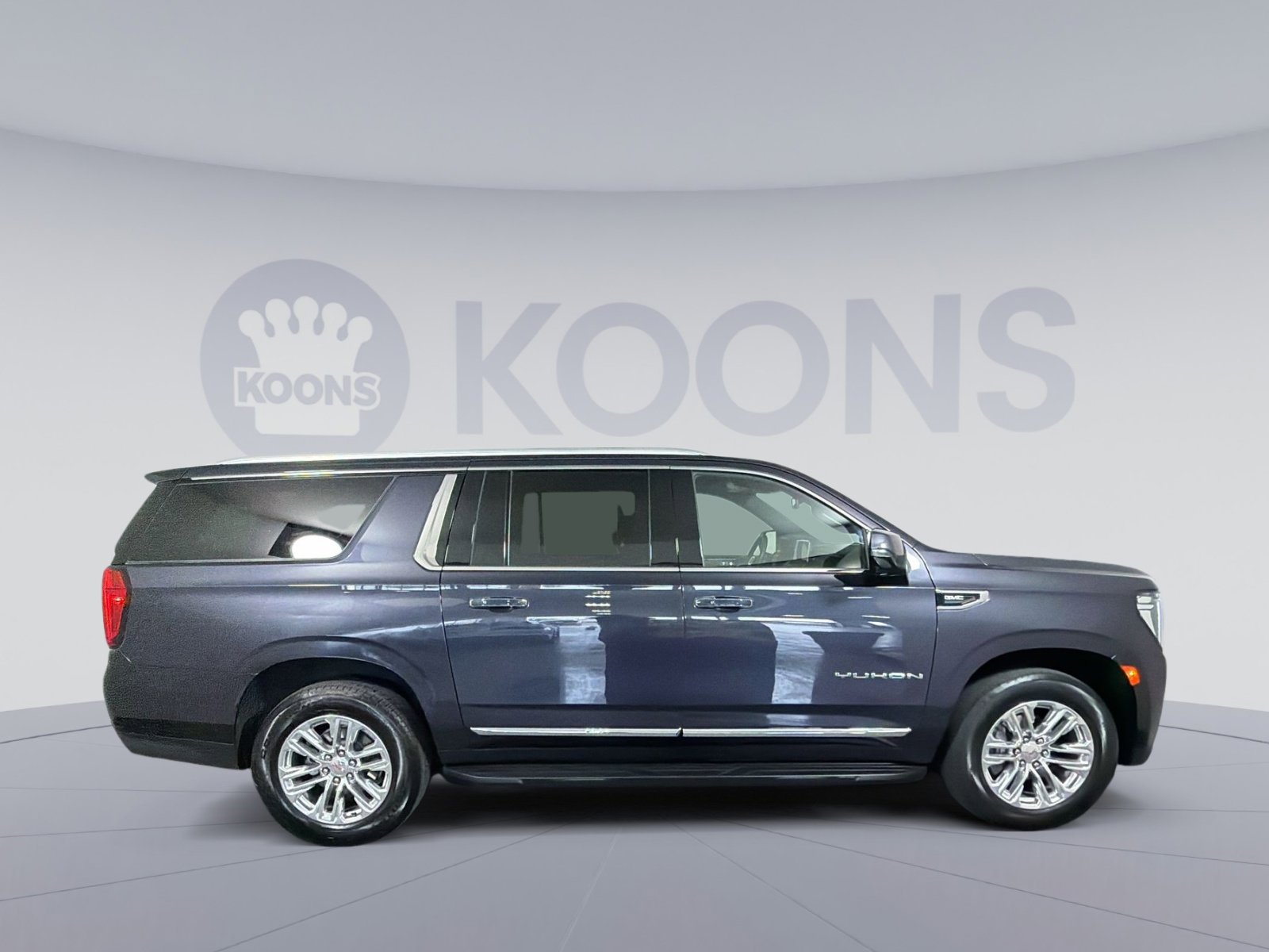 Used 2023 GMC Yukon XL SLT w/ SLT Premium Package image 8