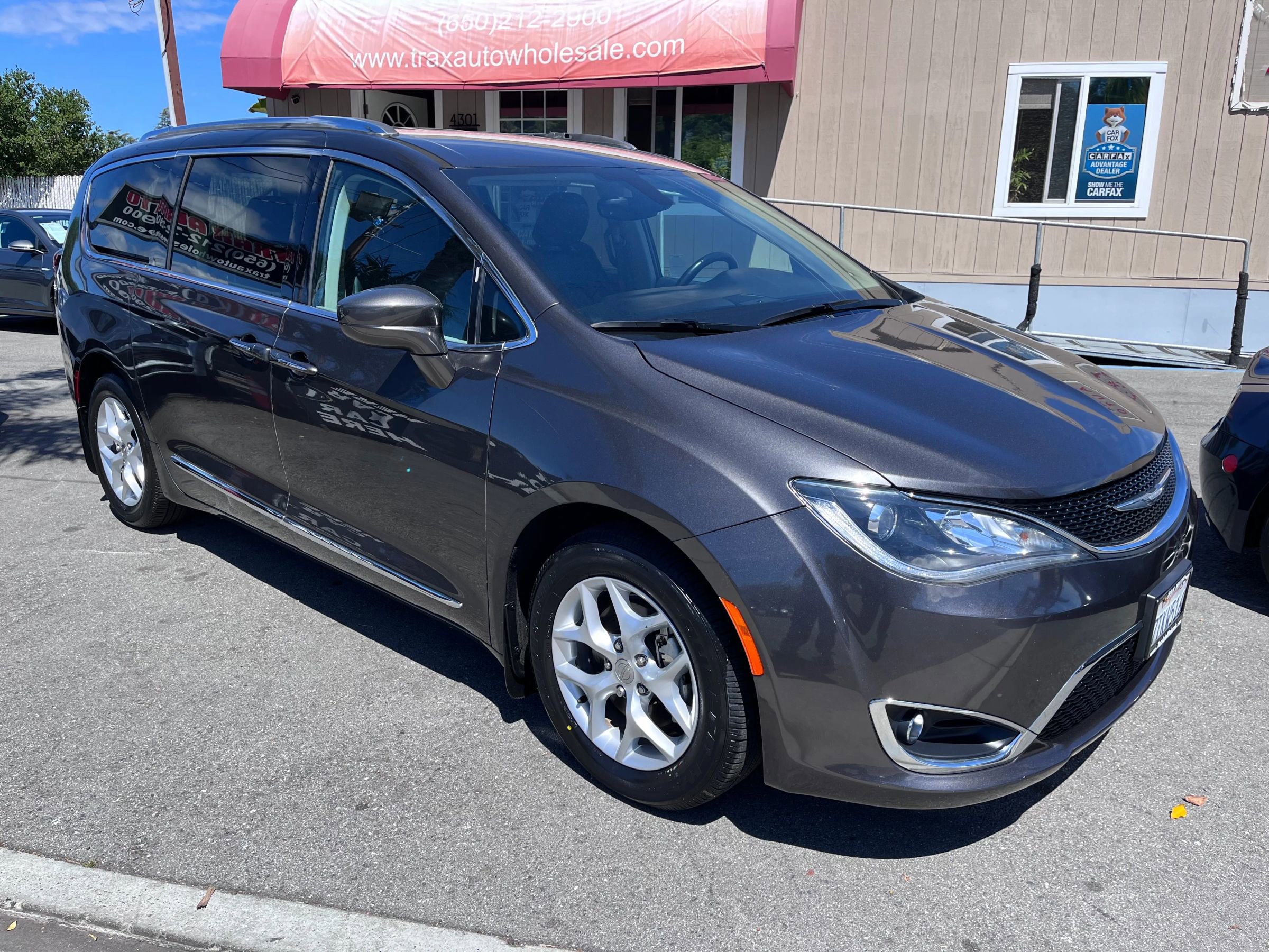 Used 2017 Chrysler Pacifica Touring-L Plus w/ Tire & Wheel Group FWD image 1