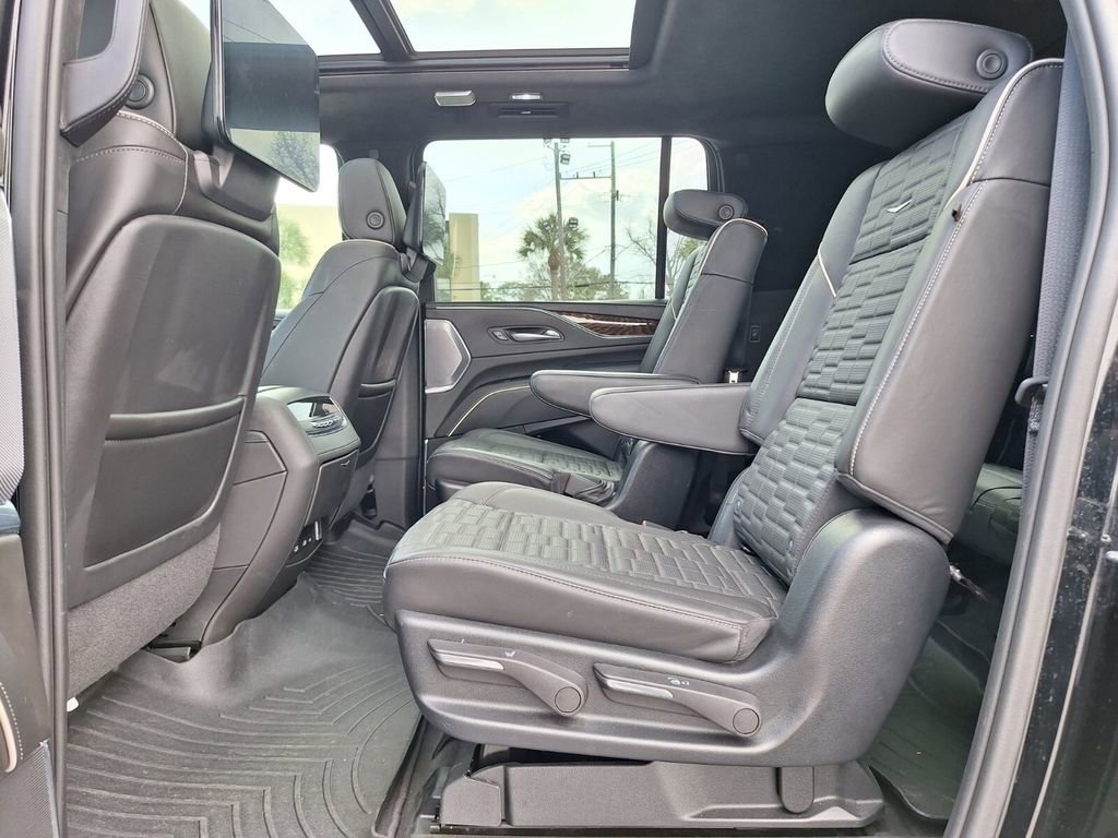 Certified 2023 Cadillac Escalade ESV Sport Platinum w/ Heavy-Duty Trailer Package image 13