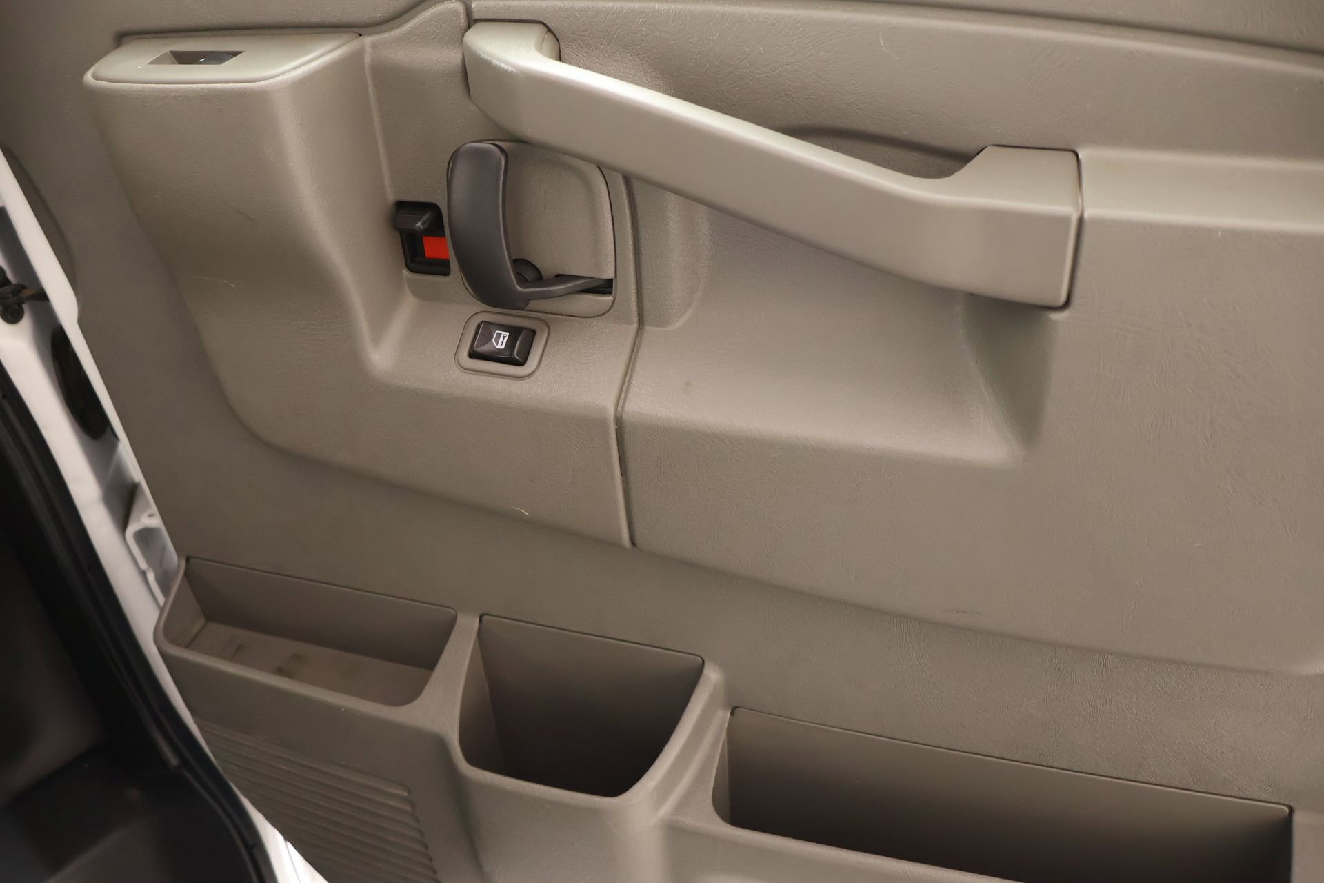 Used 2017 Chevrolet Express 2500 RWD image 13