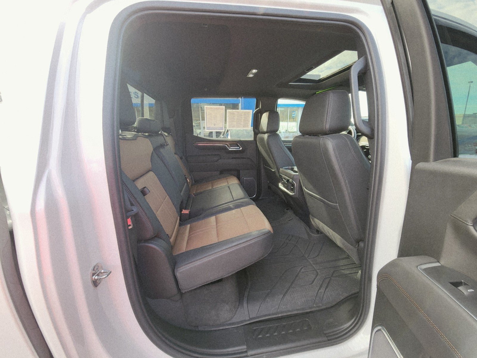 Used 2023 Chevrolet Silverado 1500 High Country w/ High Country Premium Package AWD/4WD image 19