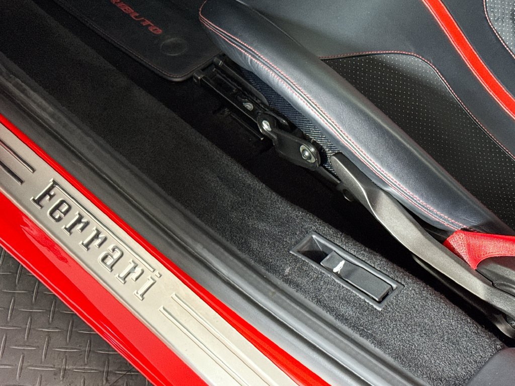 Used 2020 Ferrari F8 Tributo RWD image 19