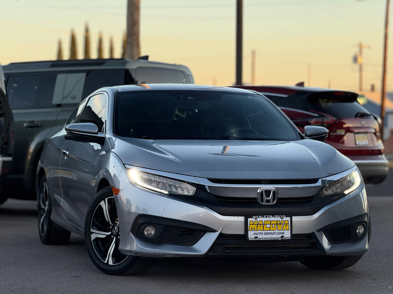 Used 2016 Honda Civic Touring image 2