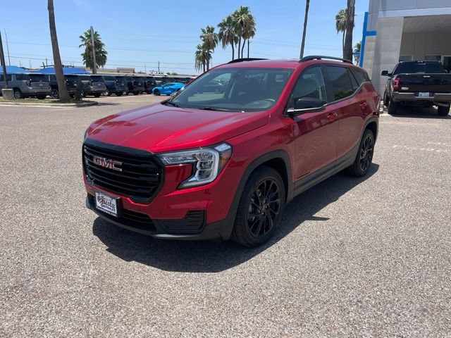 Used 2024 GMC Terrain SLE w/ Driver Convenience Package FWD image 3