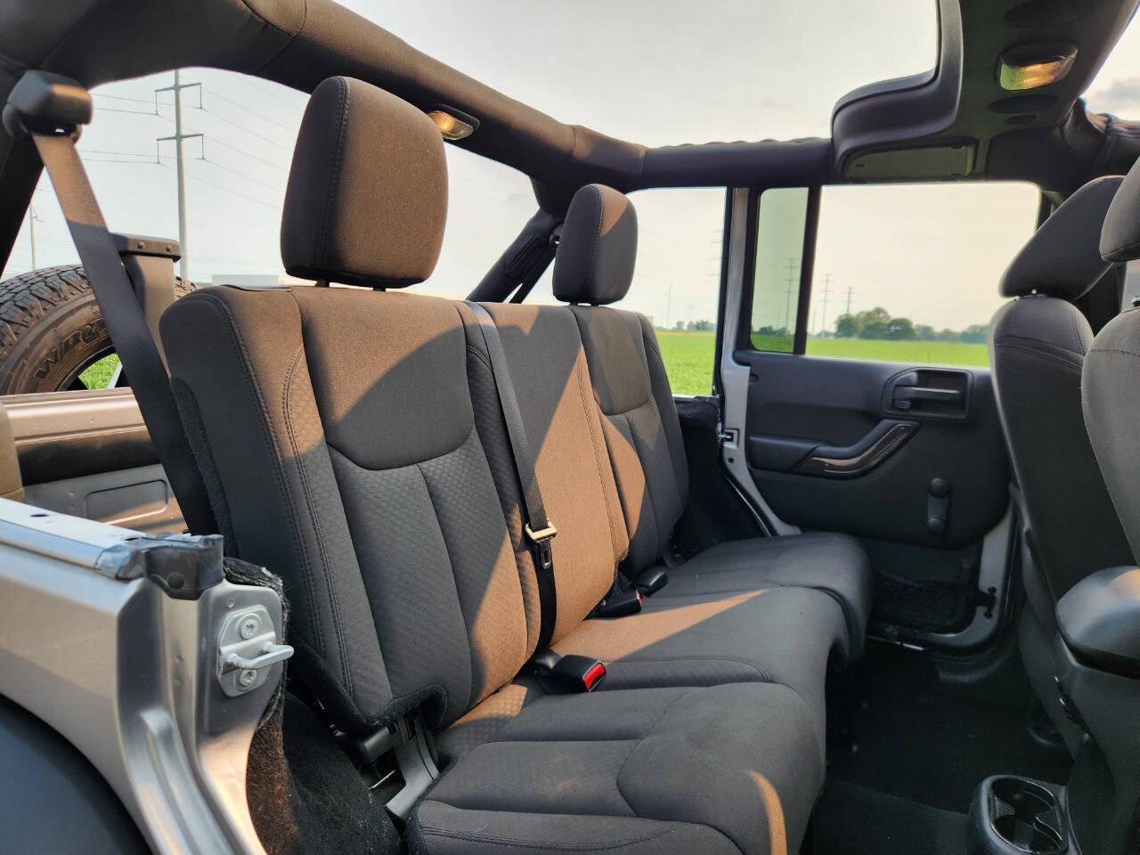 Used 2016 Jeep Wrangler Unlimited Sport w/ Connectivity Group AWD/4WD image 10