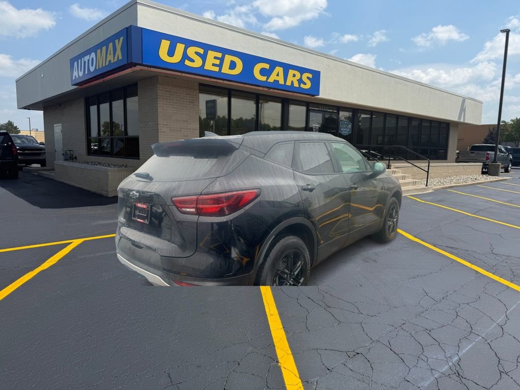 Used 2023 Chevrolet Blazer LT w/ Midnight/Sport Edition image 2