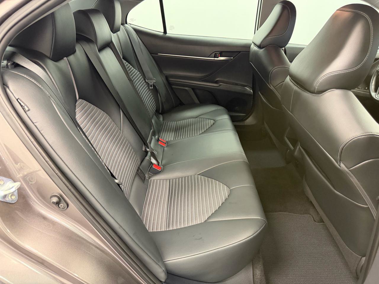 Used 2021 Toyota Camry SE w/ Convenience Package FWD image 16