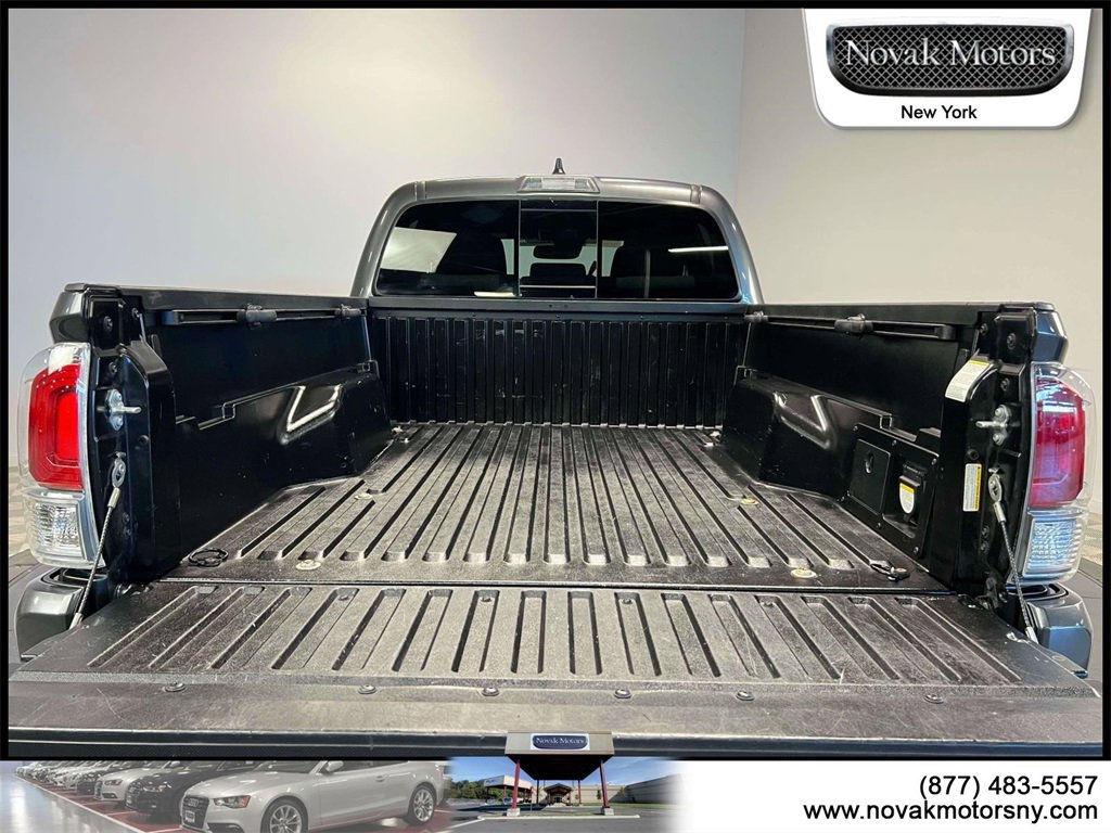 Used 2022 Toyota Tacoma TRD Sport image 12