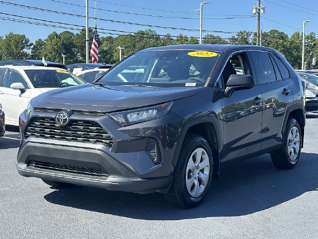 Used 2022 Toyota RAV4 LE FWD image 3