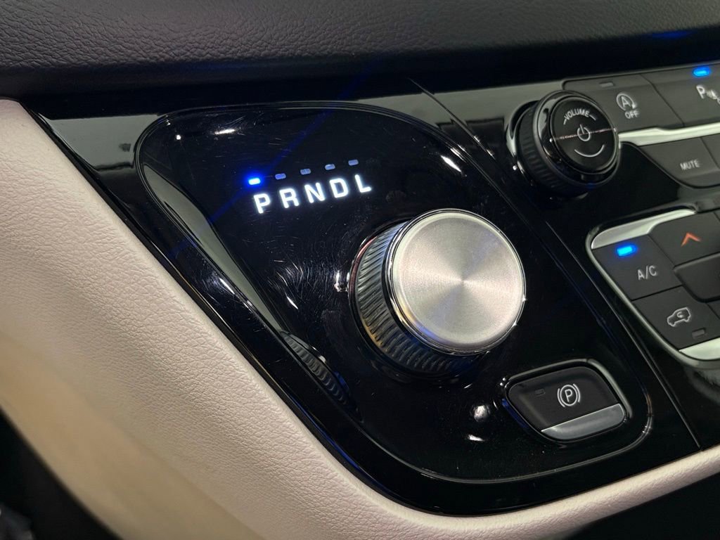 Used 2019 Chrysler Pacifica Touring-L image 26
