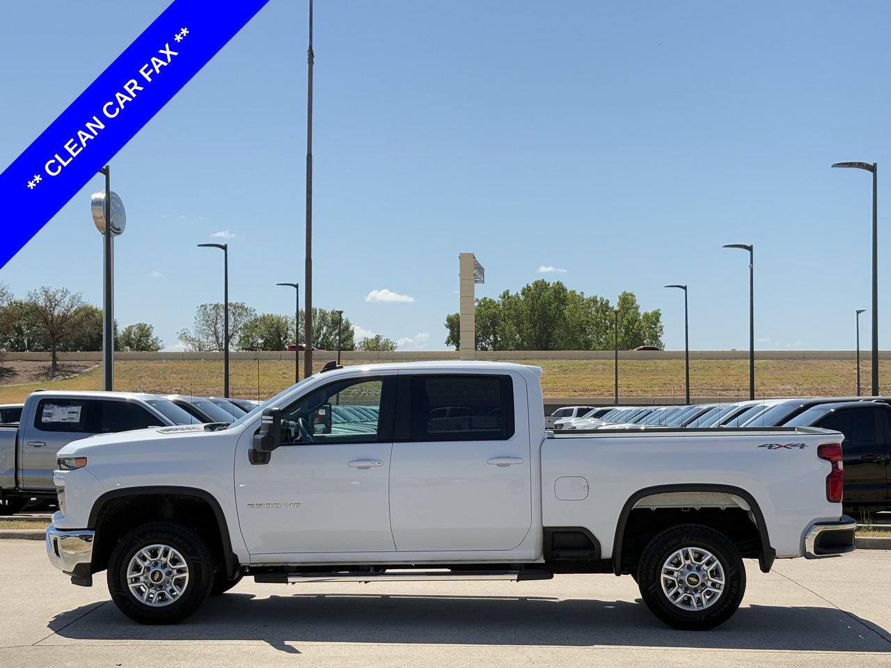 Used 2025 Chevrolet Silverado 2500 LT w/ Convenience Package AWD/4WD image 3