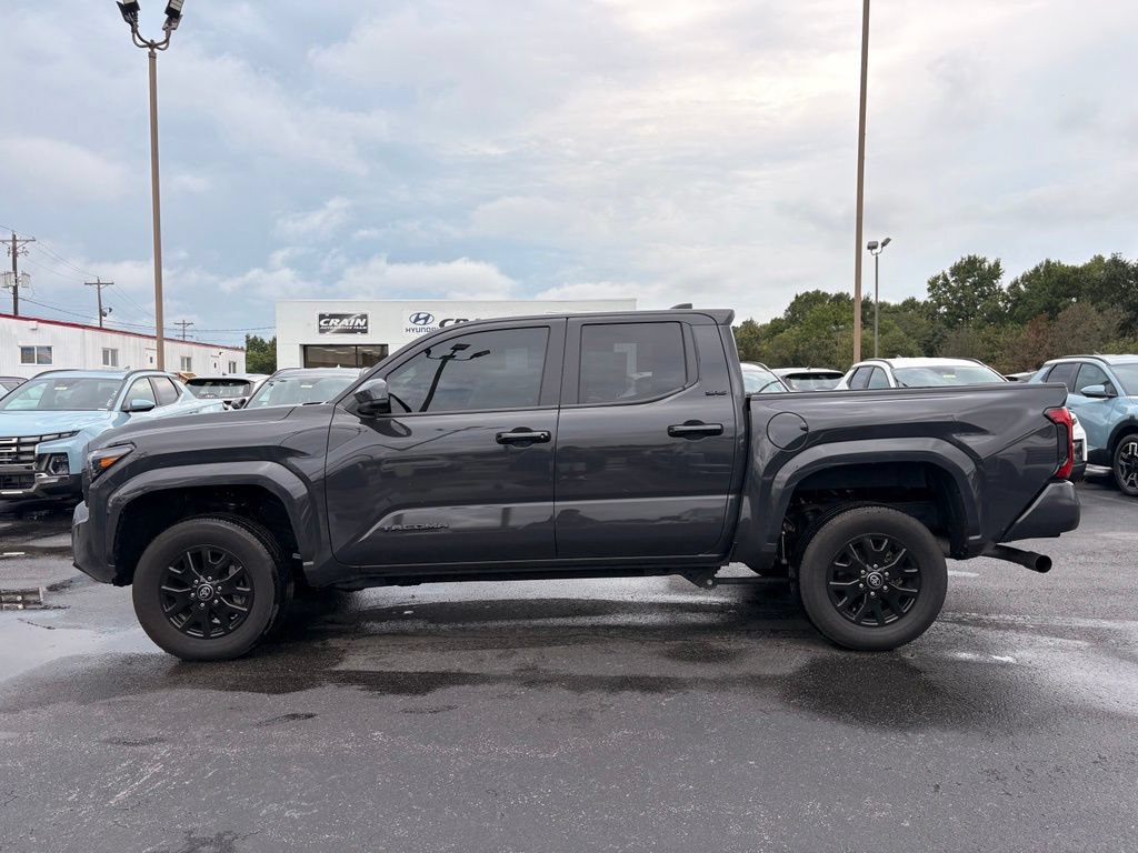 Used 2025 Toyota Tacoma SR5 AWD/4WD image 4