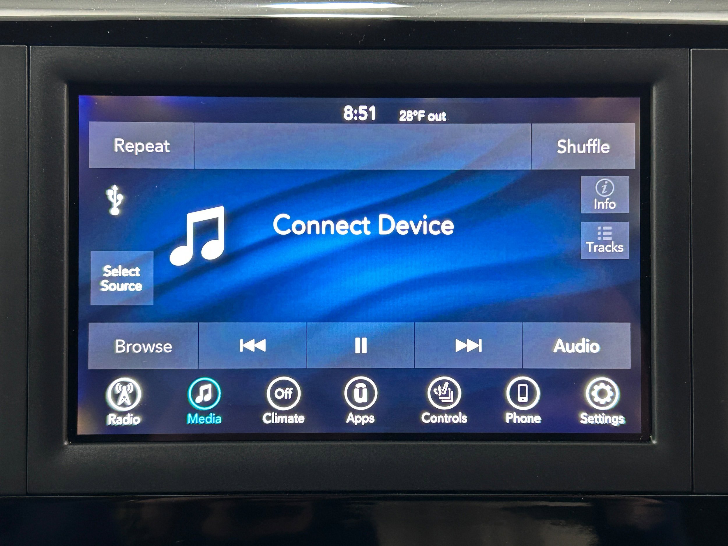 Used 2020 Chrysler Pacifica Touring-L w/ Tire & Wheel Group FWD image 6