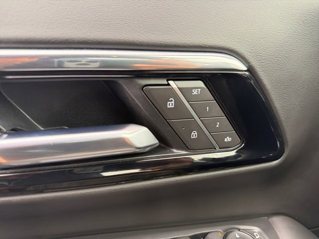 Used 2025 Chevrolet Suburban Z71 AWD/4WD image 17