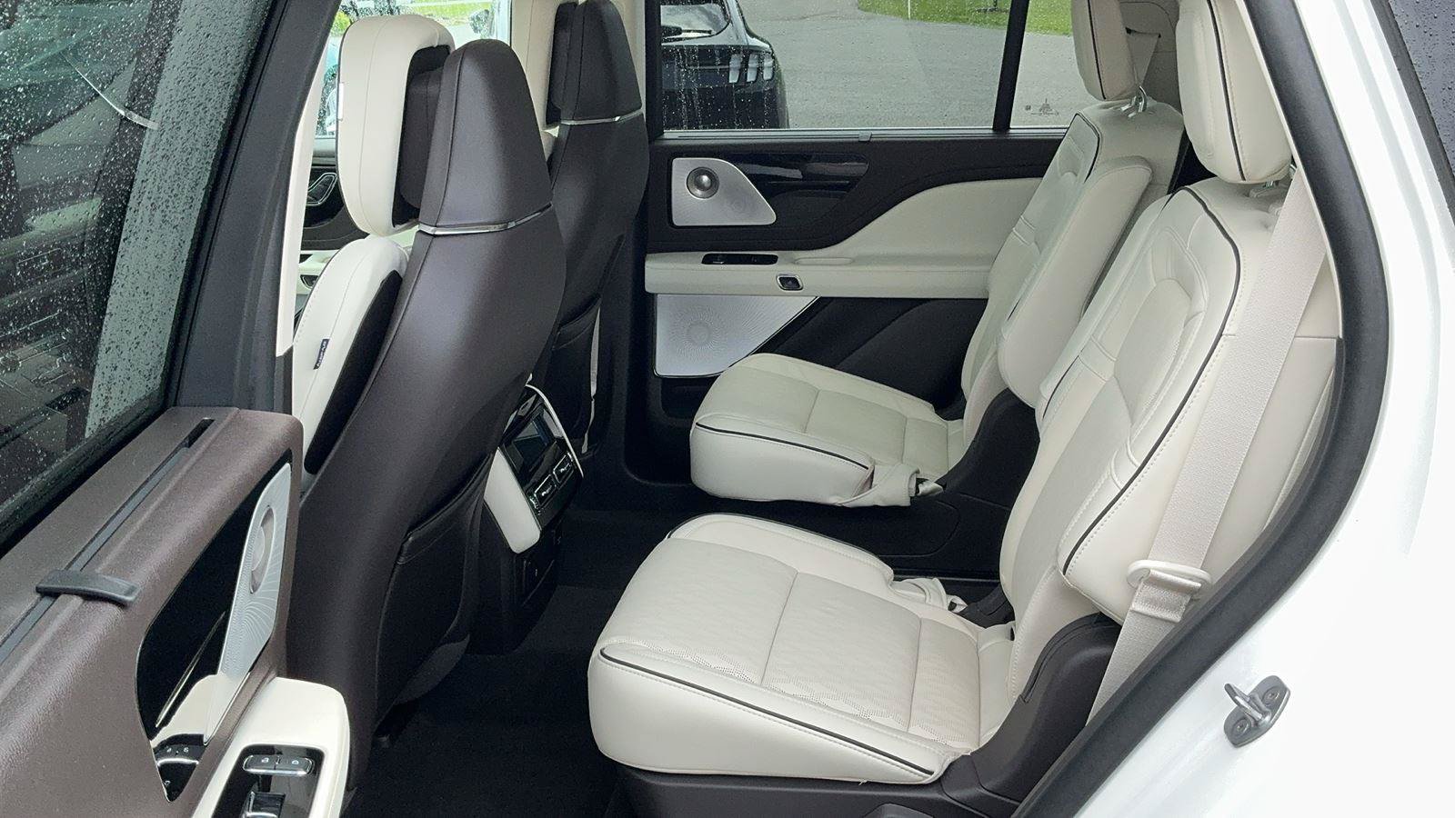 Used 2024 Lincoln Aviator Black Label AWD/4WD image 18